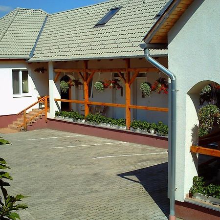 Appartement Polonia Apartman à Egerszalók Extérieur photo