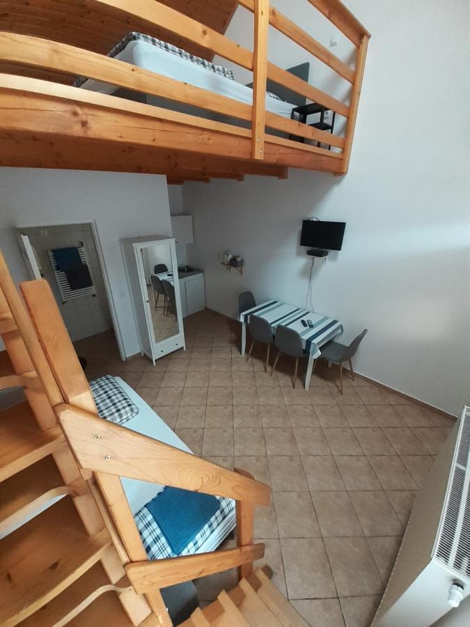 Appartement Polonia Apartman à Egerszalók Extérieur photo