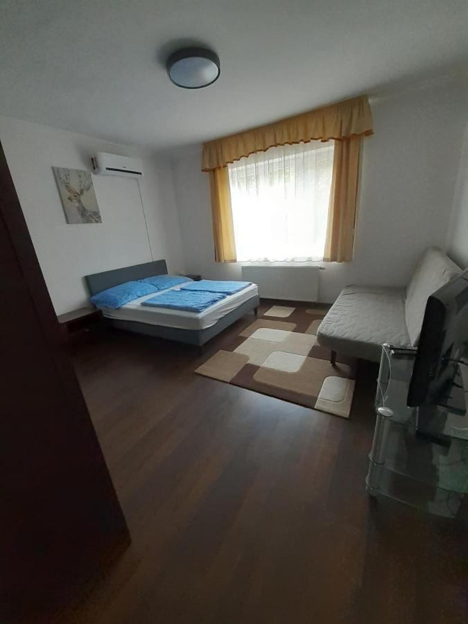 Appartement Polonia Apartman à Egerszalók Extérieur photo