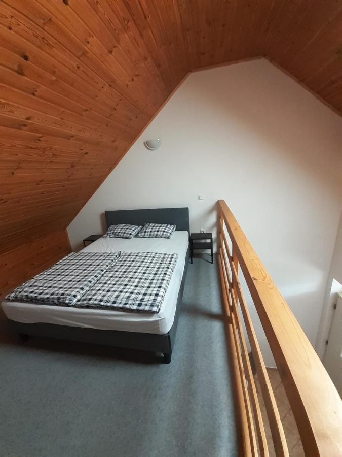 Appartement Polonia Apartman à Egerszalók Extérieur photo